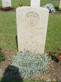 Cairo War Memorial Cemetery - Jones, L